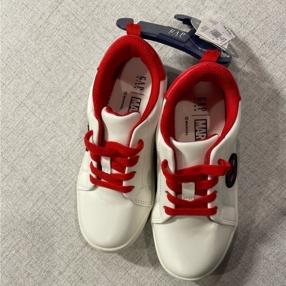 GAP kids MARVEL Spiderman memory foam sneaker red & white. Size 12. NEW - Picture 2 of 6